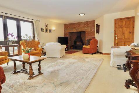 Double aspect sitting room