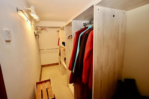 Walk in cupboard in bedroom 1