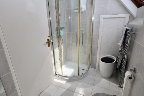 En suite to bedroom 2