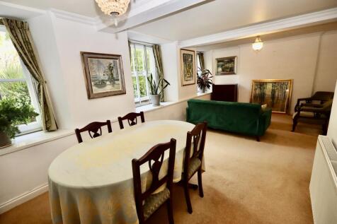 Sitting room diner