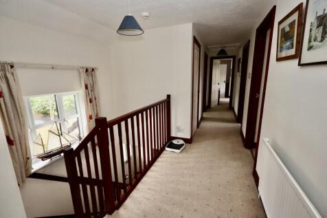 Part galleried landing