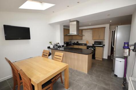 Kitchen dining room