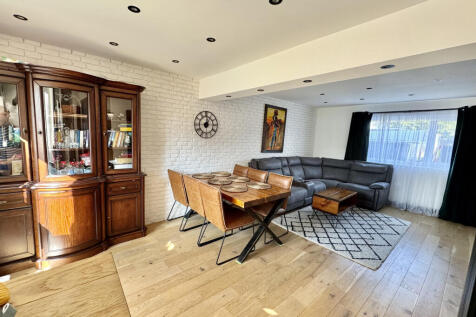 Sitting room diner