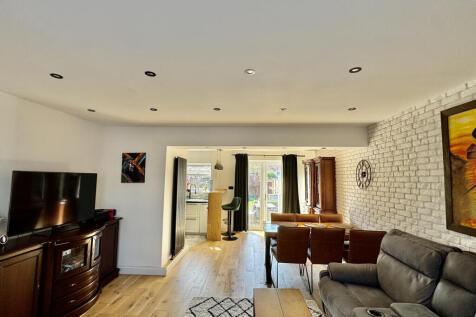 Sitting room diner through to kitchen