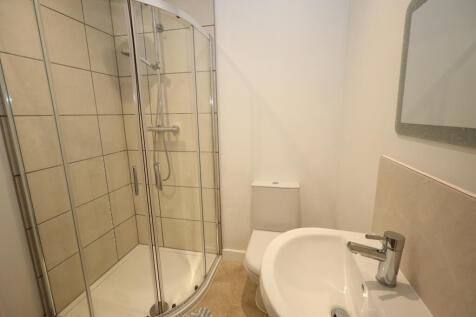 En suite to ground floor bedroom