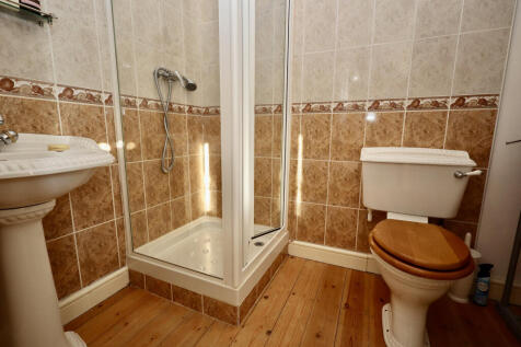 En suite to bedroom 3