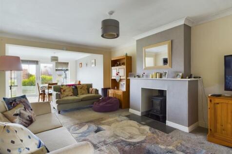 Lounge / Dining Kitchen