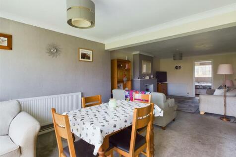 Lounge / Dining Kitchen