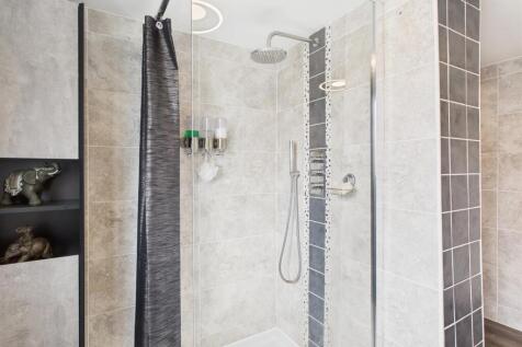 Ground Floor En-Suite