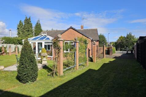 Side Garden/Driveway