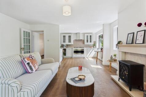 Lounge/Kitchen