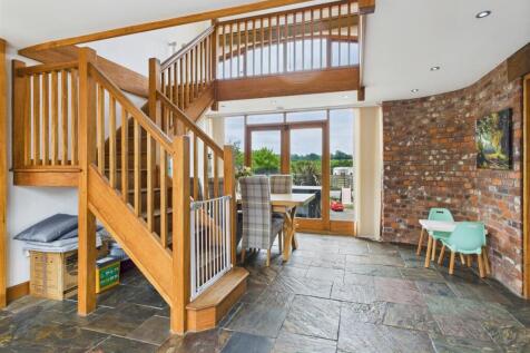 Hallway/Dining Room
