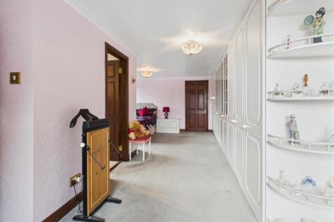 Dressing Area to Bedroom