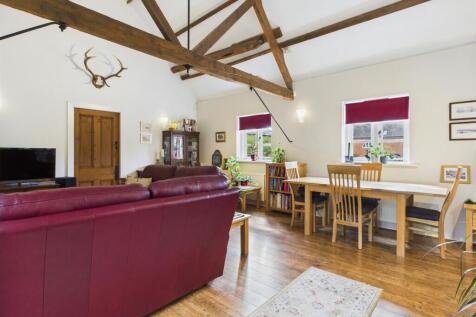 Lounge/Dining