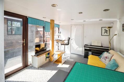 Studio/ Annexe