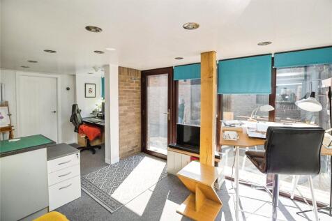 Studio/ Annexe