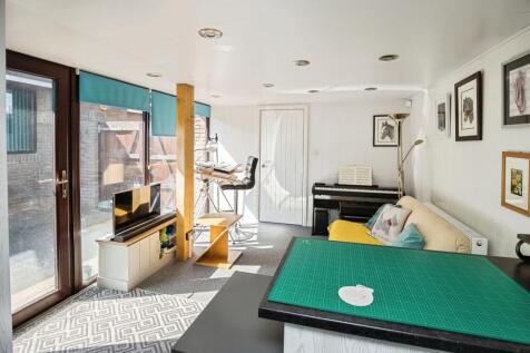 Studio/ Annexe