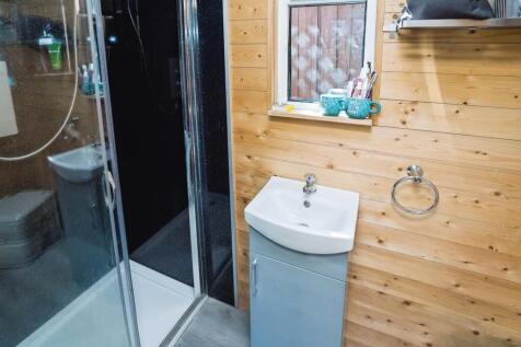 Annexe Shower Room