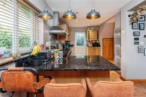 Kitchen/ Dining Room