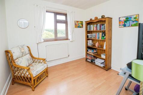Bedroom/ Study