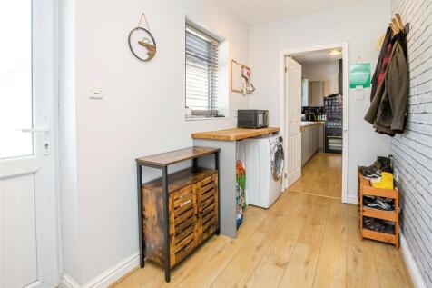 Kitchen/ Utility