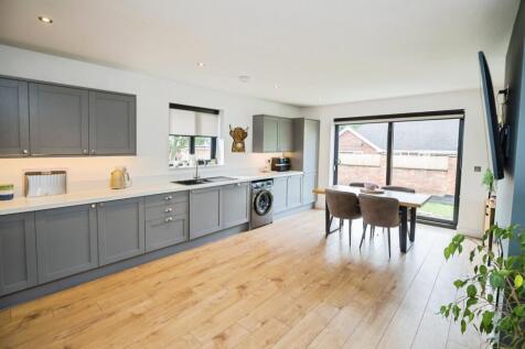 Kitchen/ Dining