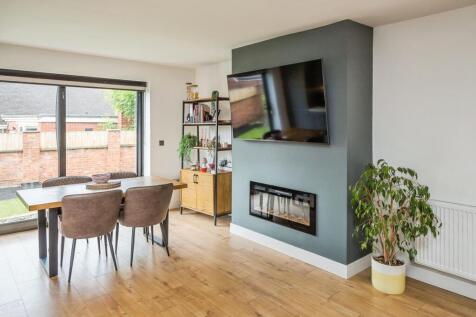 Kitchen/ Dining