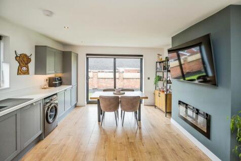 Kitchen/ Dining