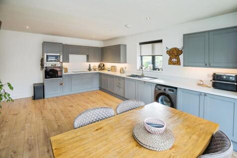 Kitchen/ Dining
