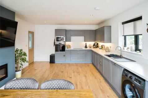 Kitchen/ Dining
