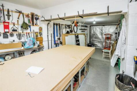 Garage/Workshop