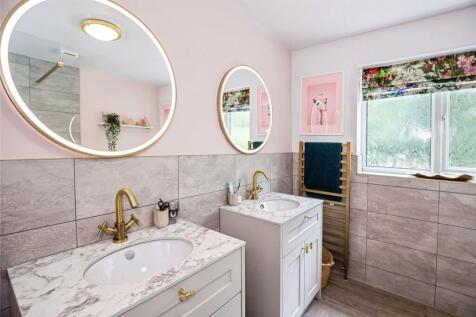 Master En-Suite