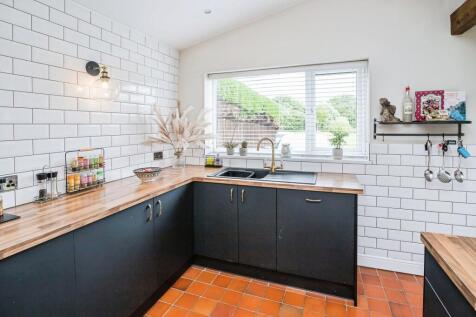 Kitchen/ Dining Room