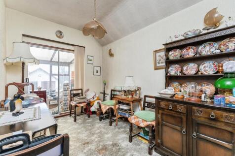 Dining/ 3rd Bedroom