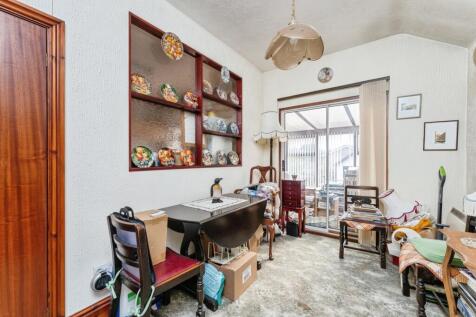 Dining/ 3rd Bedroom
