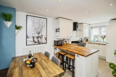 Kitchen/ Dining Room