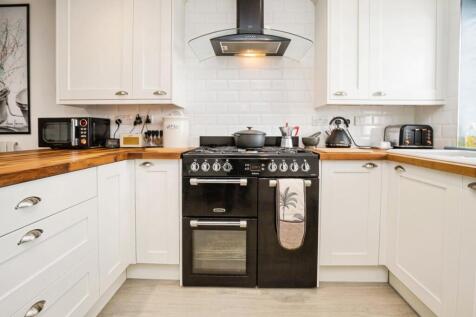 Kitchen/ Dining Room