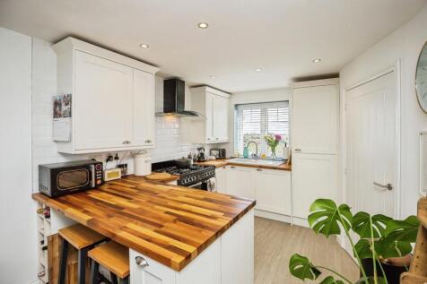 Kitchen/ Dining Room