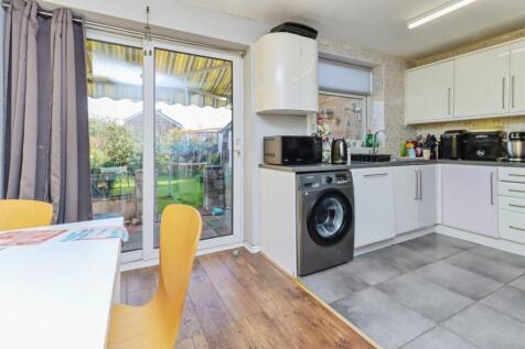 Kitchen/ Dining Room