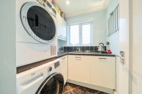 1385806-24-692dc032ad33f-1