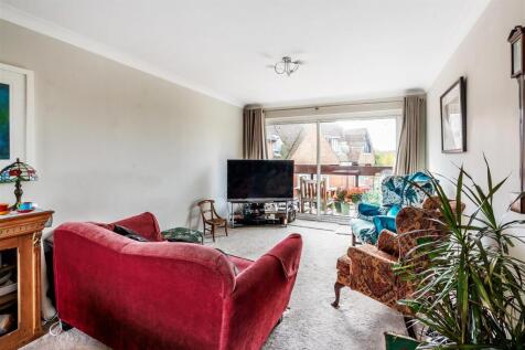 17-Oakleigh-Court-2.jpg