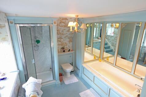 Main bathroom