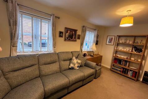 LIVING ROOM AREA