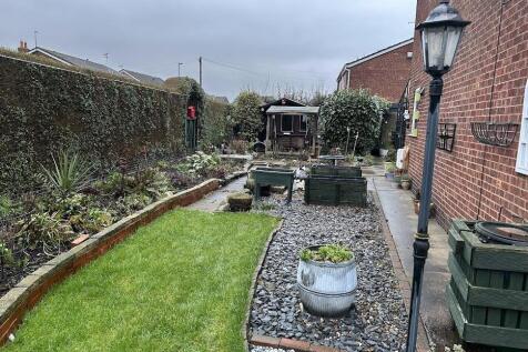 SIDE GARDEN