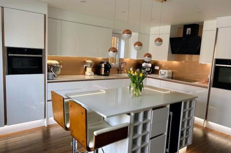 BREAKFAST KITCHEN