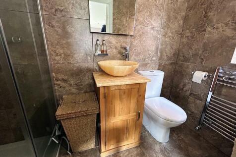 MASTER ENSUITE