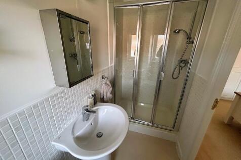 BEDROOM 2 ENSUITE