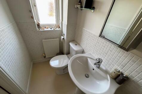 BEDROOM 2 ENSUITE