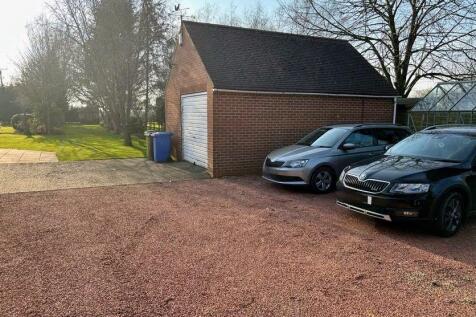 DETATCHED GARAGE