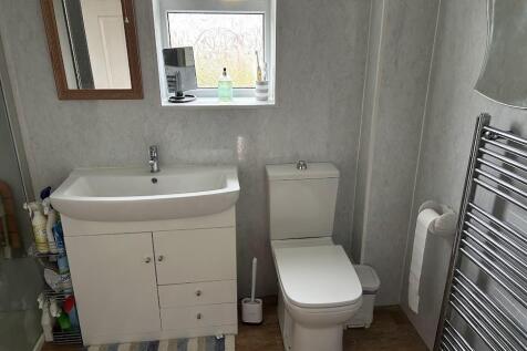 FAMILY SHOWER ROOM